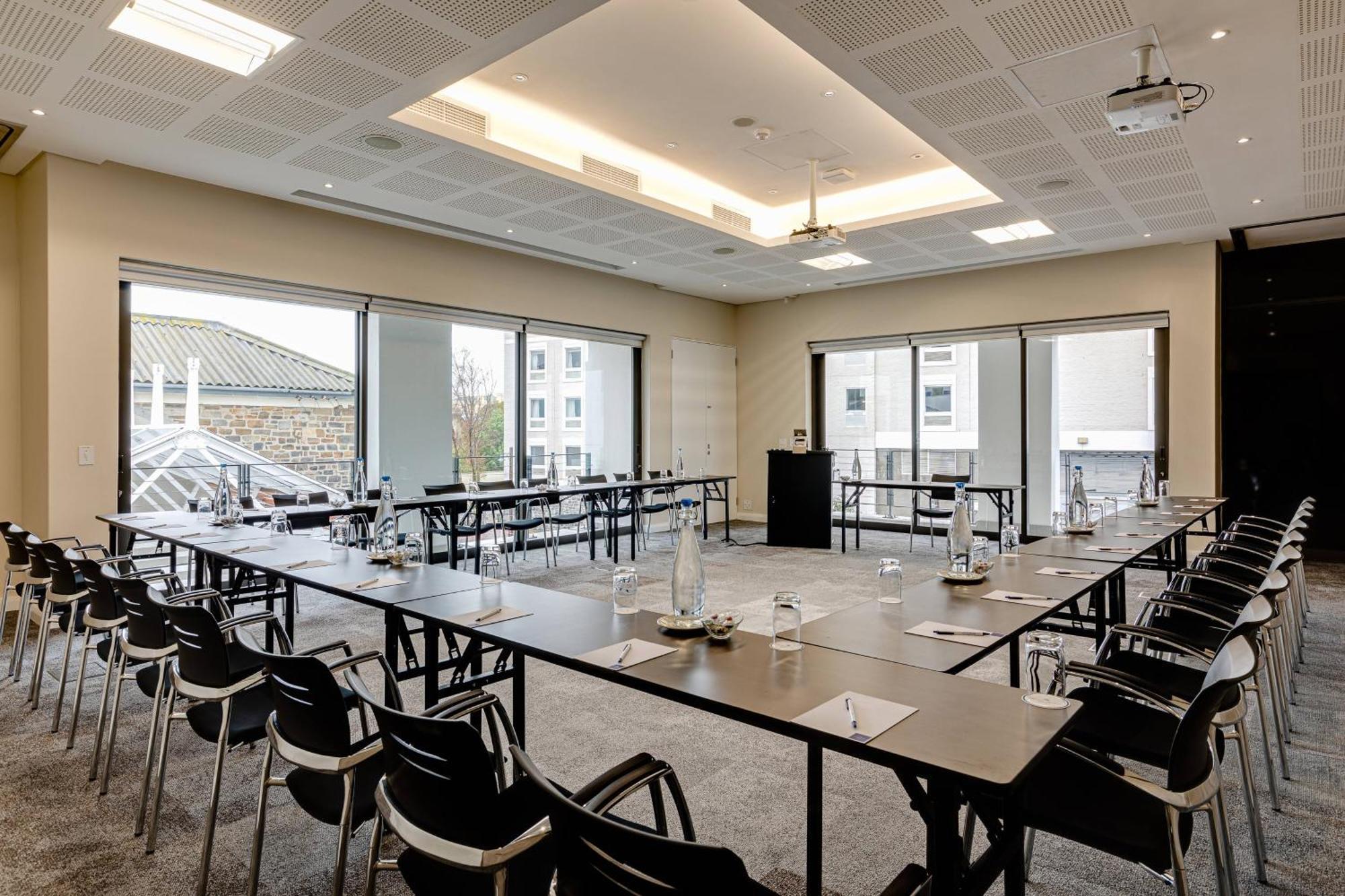 Protea Hotel By Marriott Cape Town Waterfront Breakwater Lodge Exterior foto