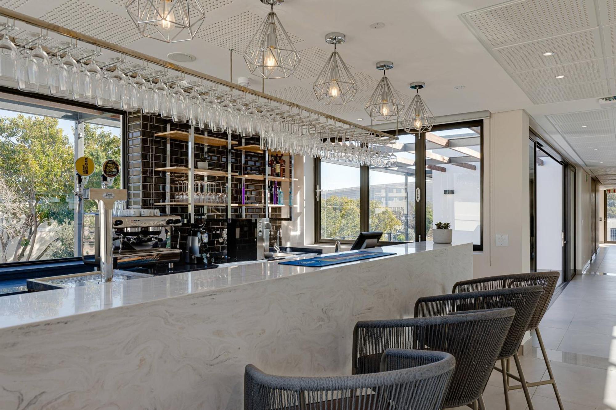 Protea Hotel By Marriott Cape Town Waterfront Breakwater Lodge Exterior foto