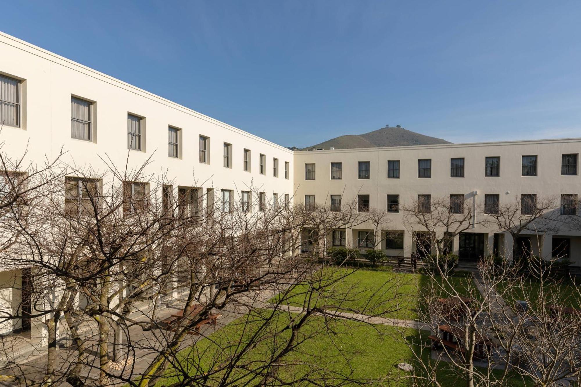 Protea Hotel By Marriott Cape Town Waterfront Breakwater Lodge Exterior foto