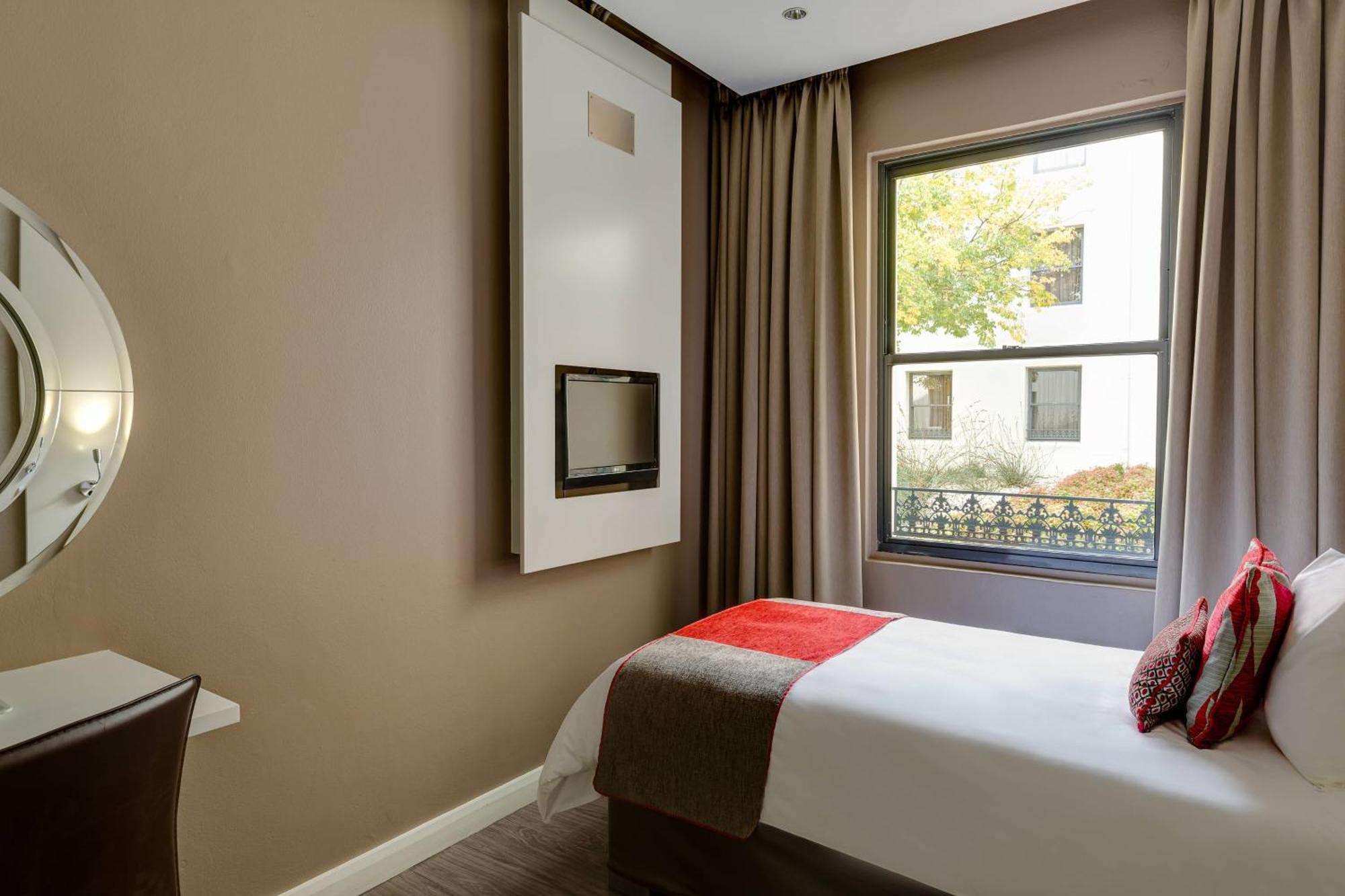 Protea Hotel By Marriott Cape Town Waterfront Breakwater Lodge Exterior foto